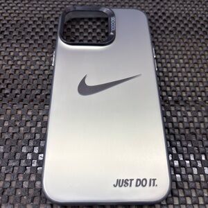 Silver 16 Pro Max Phone Case ✅✅📲